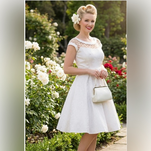 Tatyana Dresses & Skirts - Tatyana Alika White Iridescent Patterned Circle Dress Size Medium